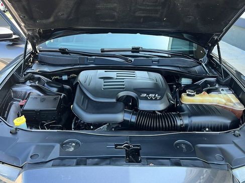 Used 2014 Dodge Charger SXT RWD image 9