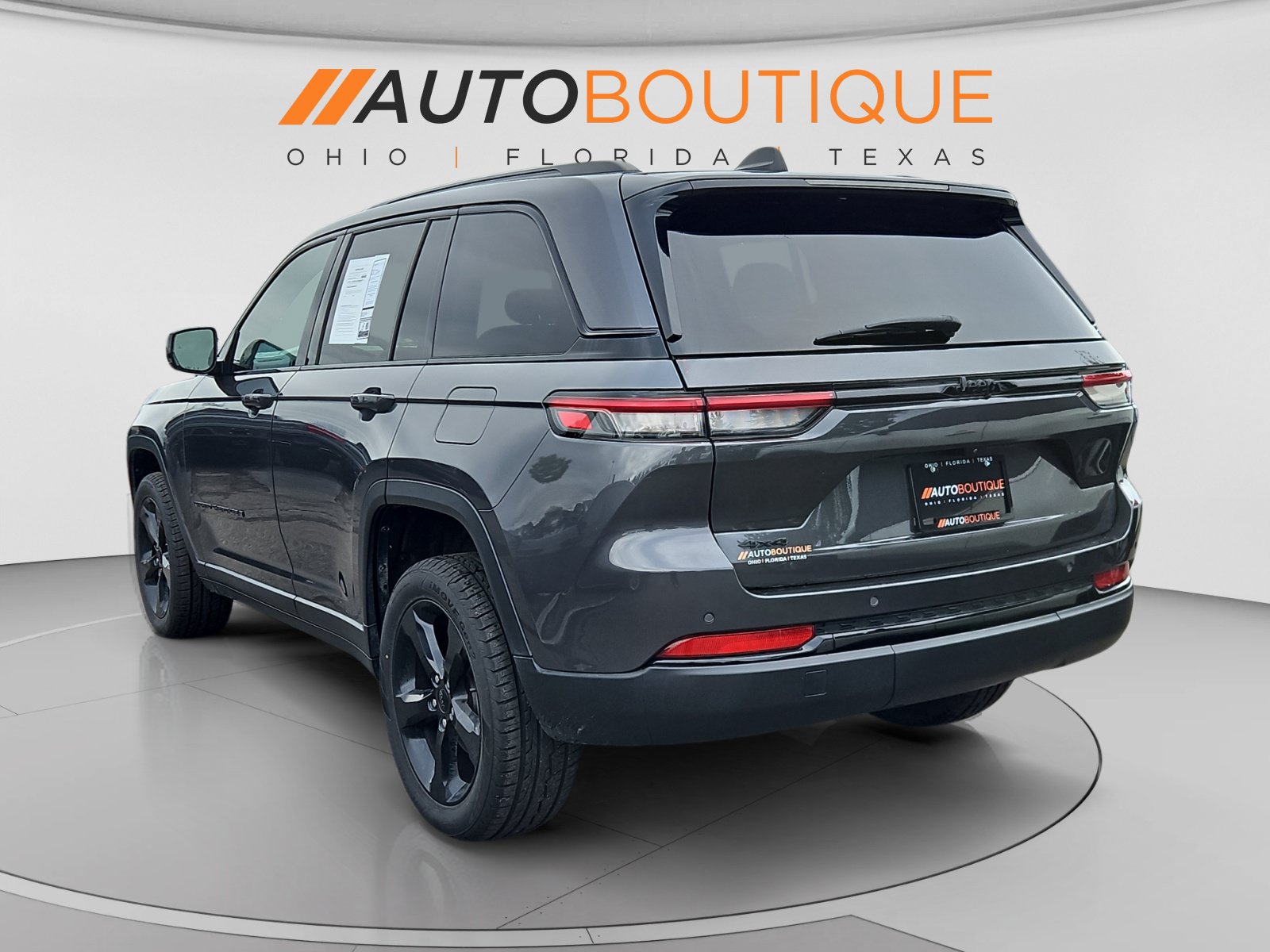 Used 2022 Jeep Grand Cherokee Altitude AWD/4WD image 3
