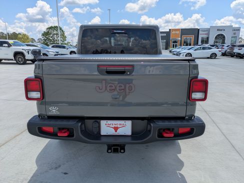 Used 2022 Jeep Gladiator Rubicon w/ Trailer Tow Package AWD/4WD image 6
