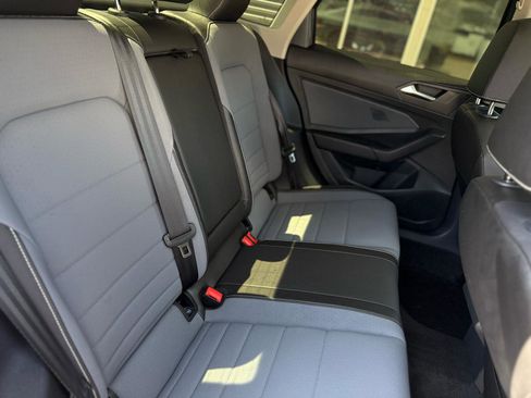 Used 2025 Volkswagen Jetta SE image 16