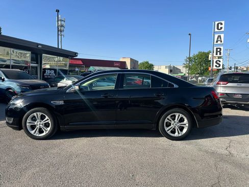 Used 2017 Ford Taurus SE FWD image 2
