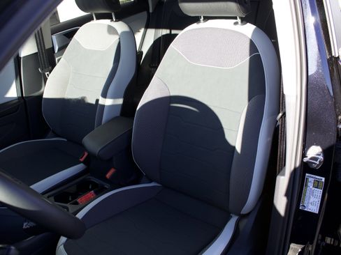 New 2025 Volkswagen Taos SE image 12