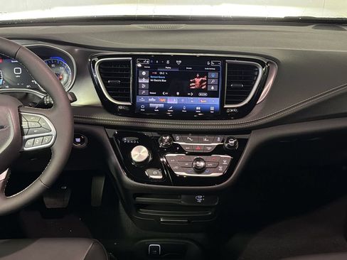 New 2026 Chrysler Pacifica Select FWD image 23