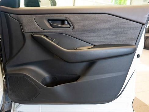 Used 2023 Nissan Rogue S AWD/4WD image 26