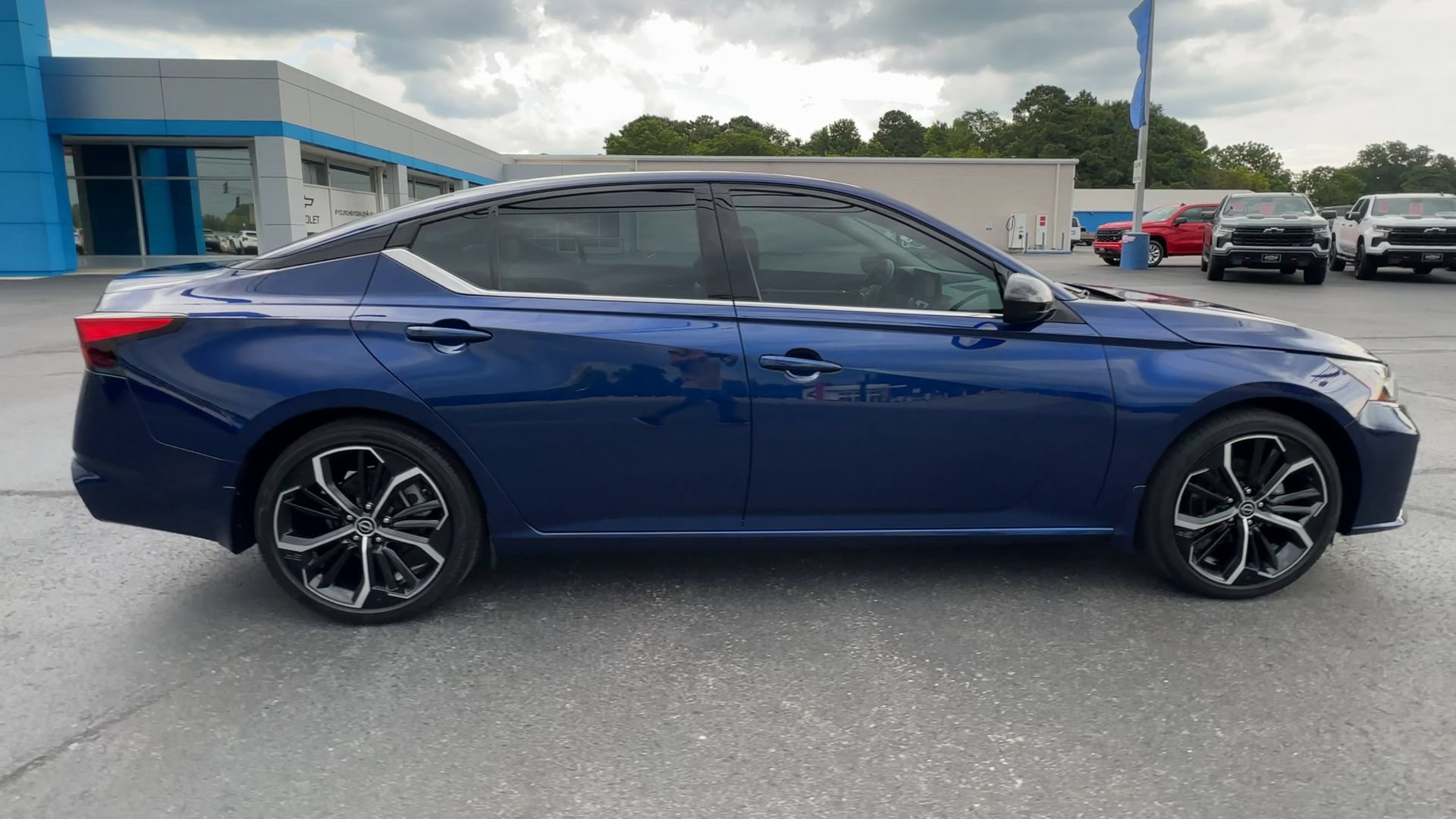 Used 2024 Nissan Altima 2.5 SR w/ SR Premium Package FWD image 9