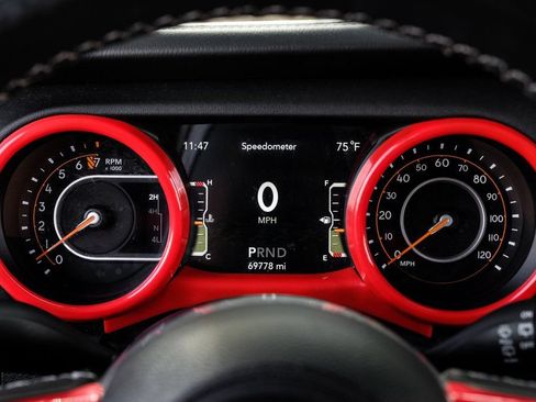 Used 2022 Jeep Wrangler Unlimited Sahara w/ Cold Weather Group AWD/4WD image 28