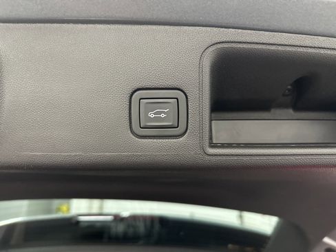 Used 2024 GMC Terrain Denali w/ Denali Premium Package image 40