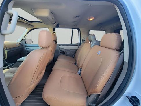 Used 2005 Ford Explorer Eddie Bauer image 26