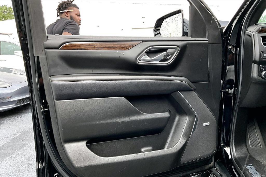 Used 2024 Chevrolet Suburban Premier AWD/4WD image 18