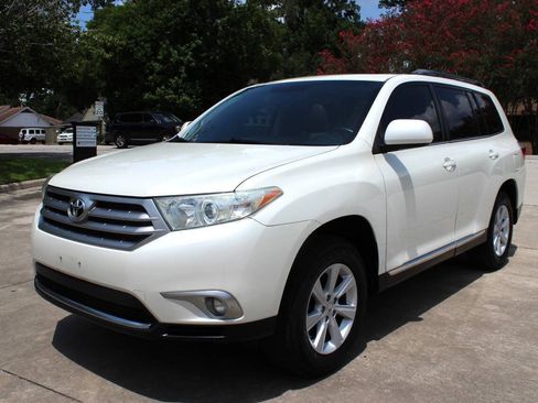 Used 2012 Toyota Highlander SE FWD image 4