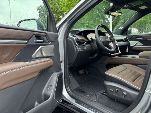 New 2026 GMC Acadia Denali Ultimate w/ LPO, Floor Liner Package AWD/4WD image 20