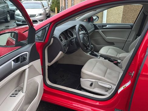 Used 2016 Volkswagen Golf Limited Edition image 23