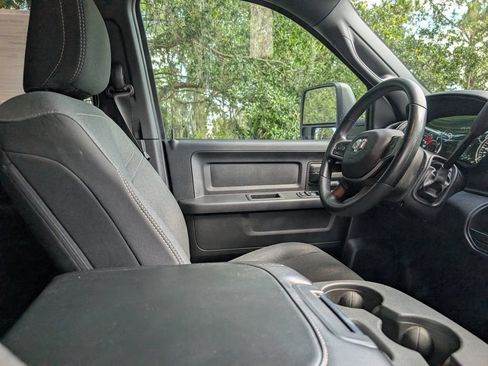 Used 2024 RAM 2500 Tradesman w/ Chrome Appearance Group AWD/4WD image 15