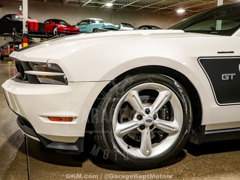 Used 2010 Ford Mustang GT RWD image 32