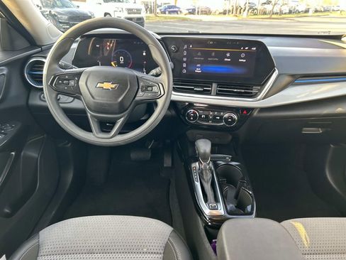 Used 2025 Chevrolet Trax LT image 15