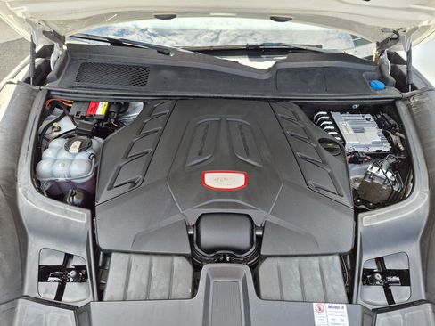 Used 2022 Porsche Cayenne Turbo AWD/4WD image 32