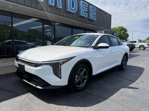 Used 2025 Kia K4 FWD image 1
