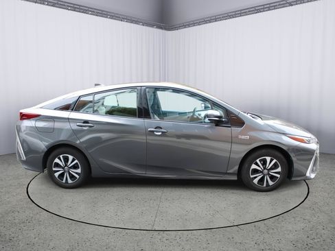 Used 2019 Toyota Prius Prime Plus FWD image 8
