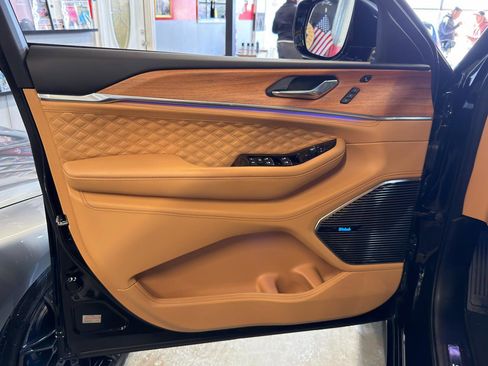 Used 2024 Jeep Grand Cherokee L Summit image 16