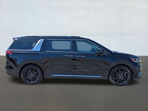 Used 2024 Kia Carnival SX Prestige image 6