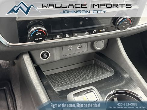 Used 2023 Nissan Rogue SV image 16