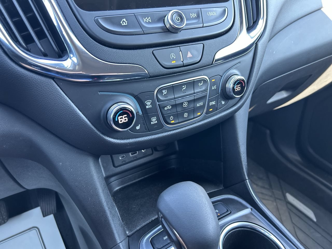 Used 2024 Chevrolet Equinox LT AWD/4WD image 29