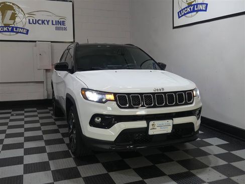 Used 2023 Jeep Compass Limited AWD/4WD image 5