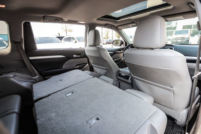 Used 2017 Toyota Highlander XLE AWD/4WD image 59