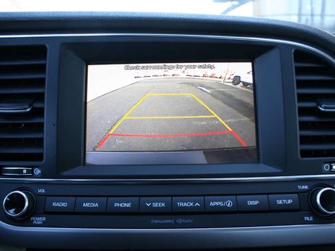 Used 2017 Hyundai Elantra SE image 13