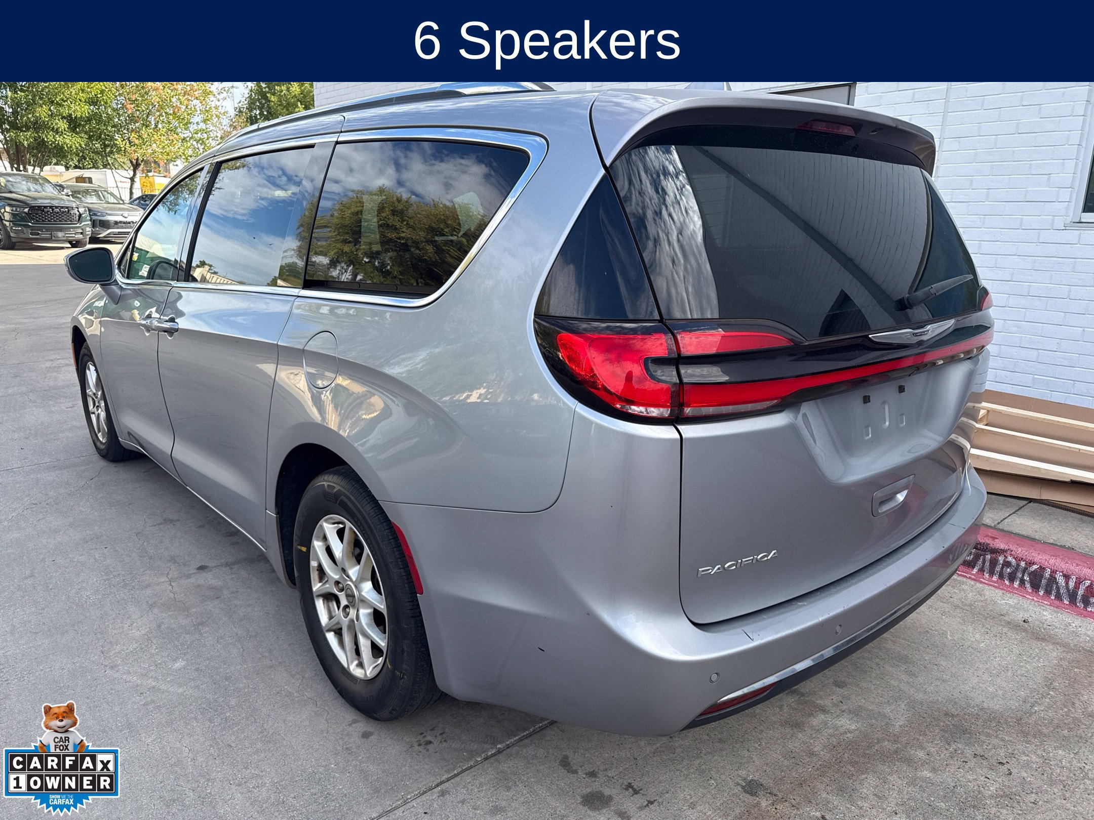 Used 2021 Chrysler Pacifica Touring-L FWD image 6