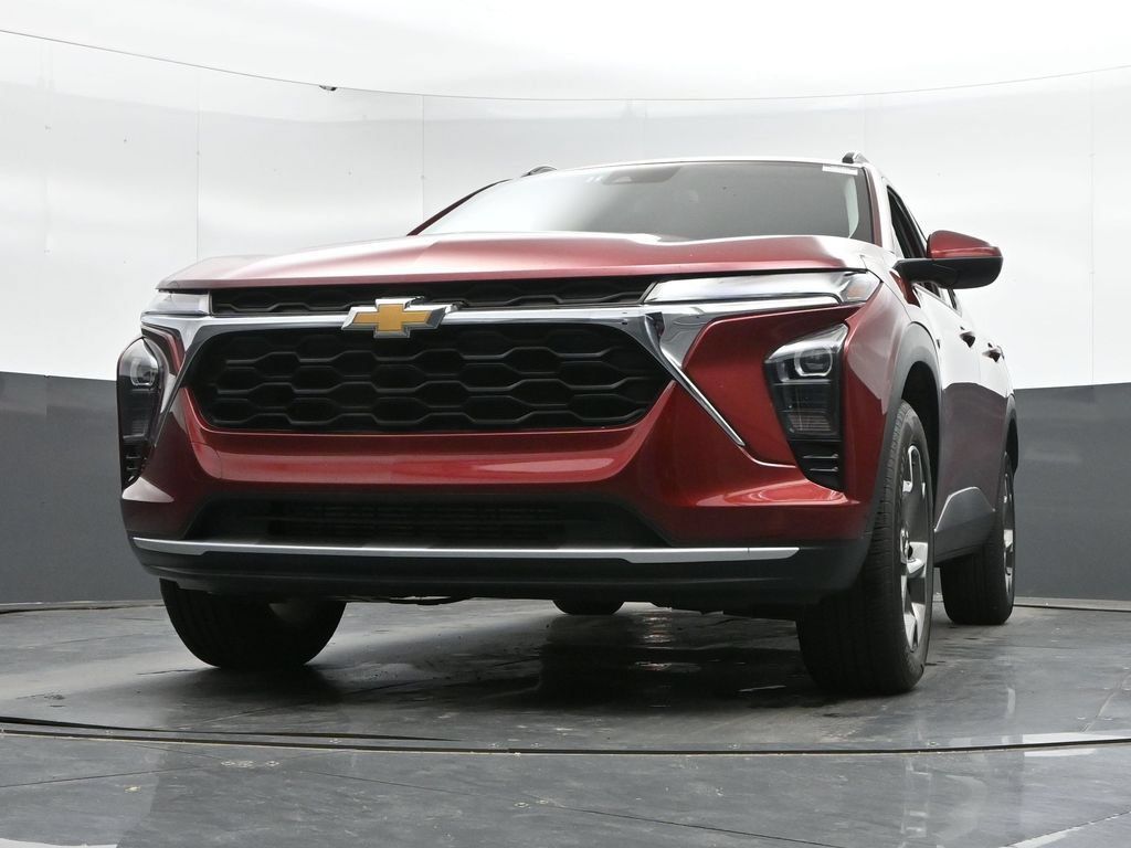Used 2025 Chevrolet Trax LT FWD image 43