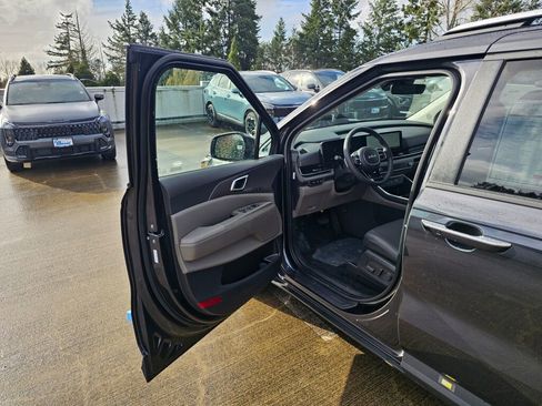 New 2026 Kia Carnival EX image 19