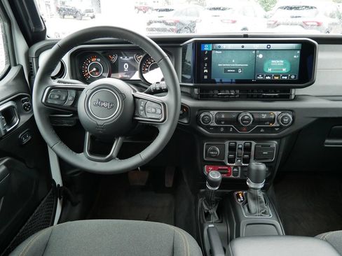 Used 2025 Jeep Wrangler Unlimited Sport AWD/4WD image 15
