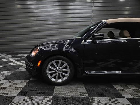 Used 2018 Volkswagen Beetle 2.0T S w/ Style & Comfort Package FWD image 35