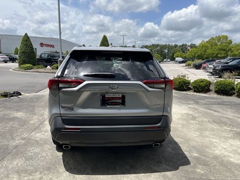 Used 2019 Toyota RAV4 XLE Premium FWD image 5