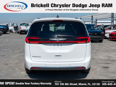 New 2026 Chrysler Pacifica Select image 6