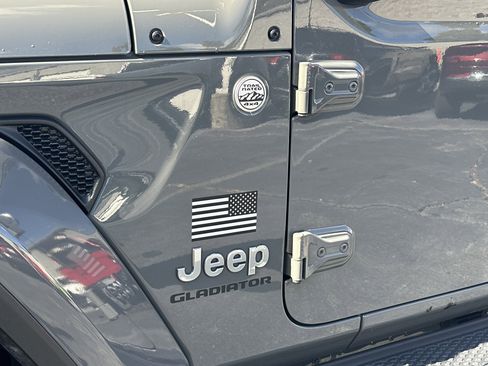 Used 2020 Jeep Gladiator Overland w/ Trailer Tow Package image 14