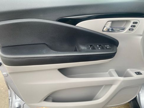 Used 2017 Honda Pilot Touring image 35