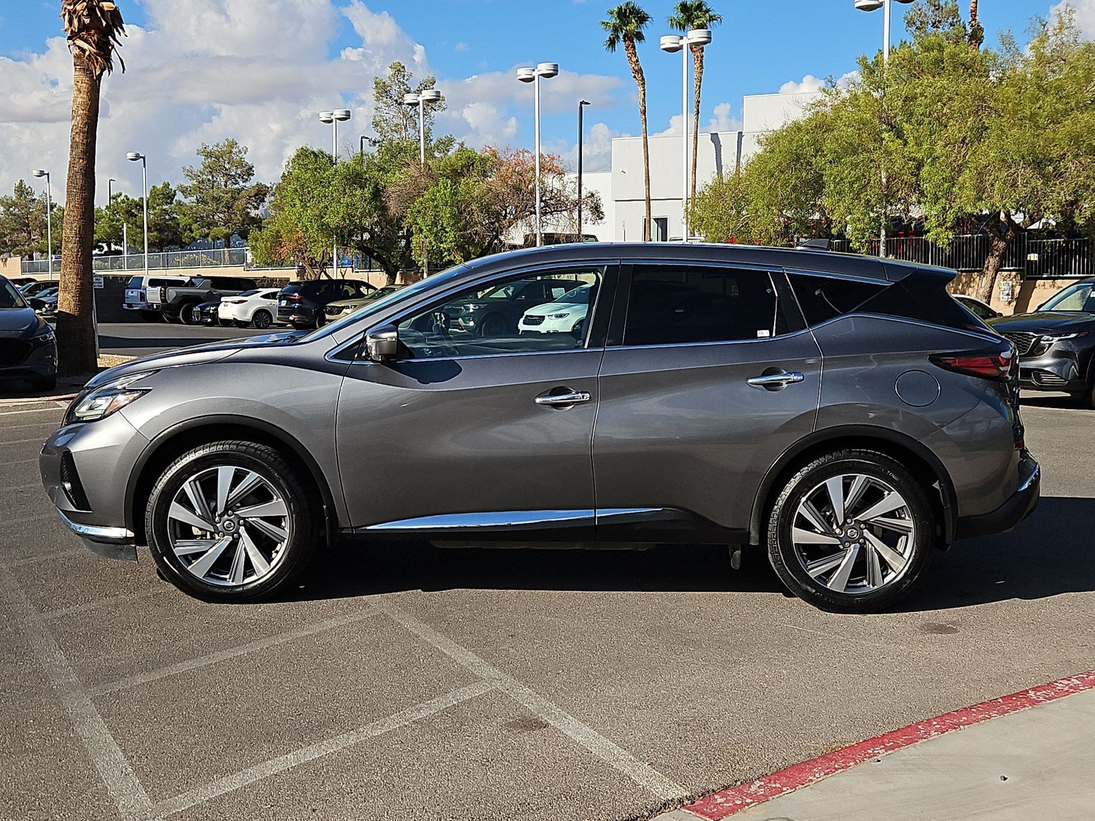 Used 2021 Nissan Murano SL w/ SL Moonroof Package FWD image 2