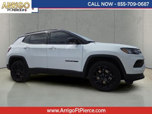 Used 2023 Jeep Compass Latitude w/ Convenience Group AWD/4WD image 1