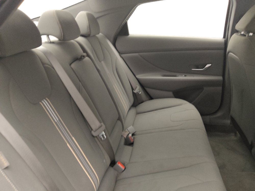 Used 2025 Hyundai Elantra SEL FWD image 19