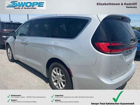 Used 2024 Chrysler Pacifica Touring-L FWD image 3