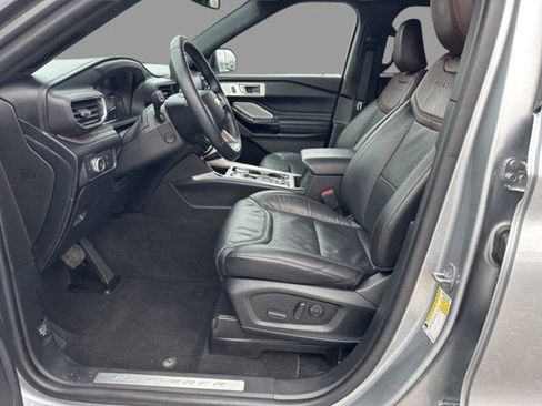 Used 2022 Ford Explorer Platinum w/ Equipment Group 601A image 12