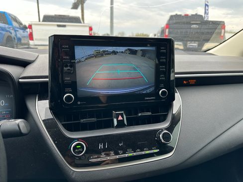 Used 2022 Toyota Corolla LE image 14