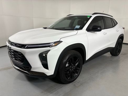 Used 2026 Chevrolet Trax ACTIV w/ Sunroof Package image 4