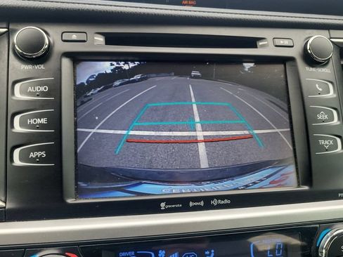 Used 2017 Toyota Highlander Plus FWD image 17