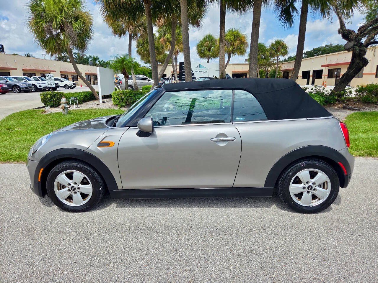 Used 2019 MINI Cooper Convertible w/ Signature Upholstery Package FWD image 6