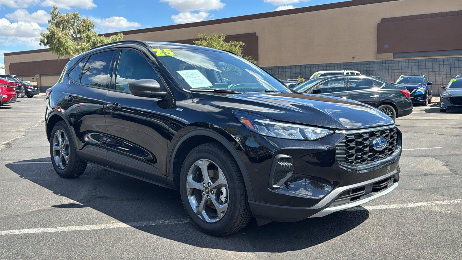 Used 2025 Ford Escape ST-Line FWD image 1