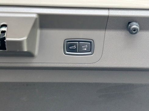 Used 2018 Porsche Panamera 4 AWD/4WD image 35