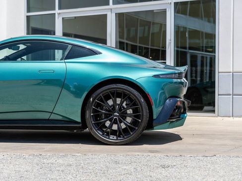 Used 2023 Aston Martin V8 Vantage Coupe RWD image 14